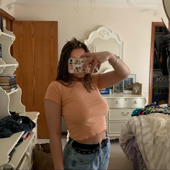 Pink ruffle crop top - Picture 2 of 4